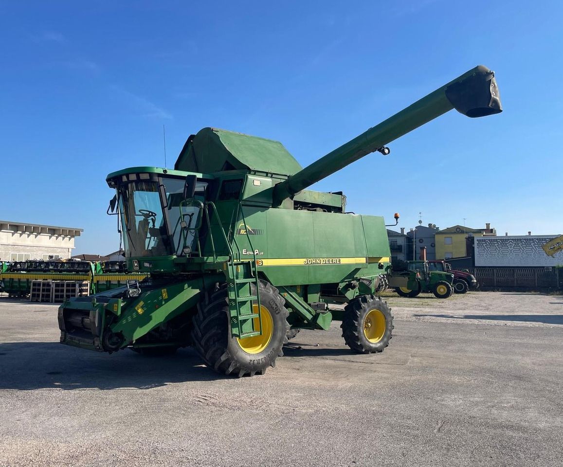 JOHN DEERE MIETITREBBIA CTS
