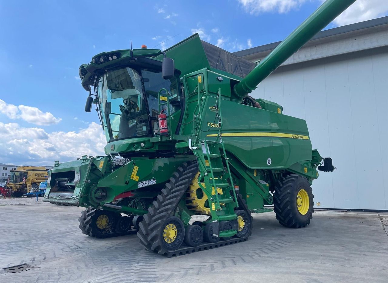 JOHN DEERE MIETITREBBIA T 560