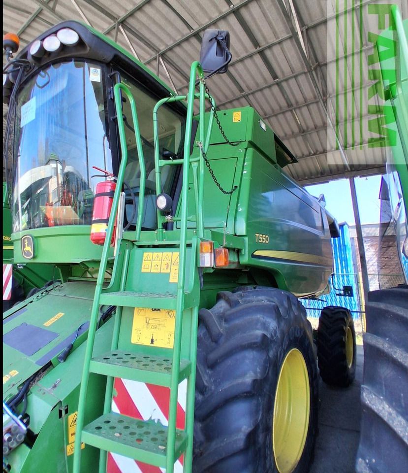 John Deere T550