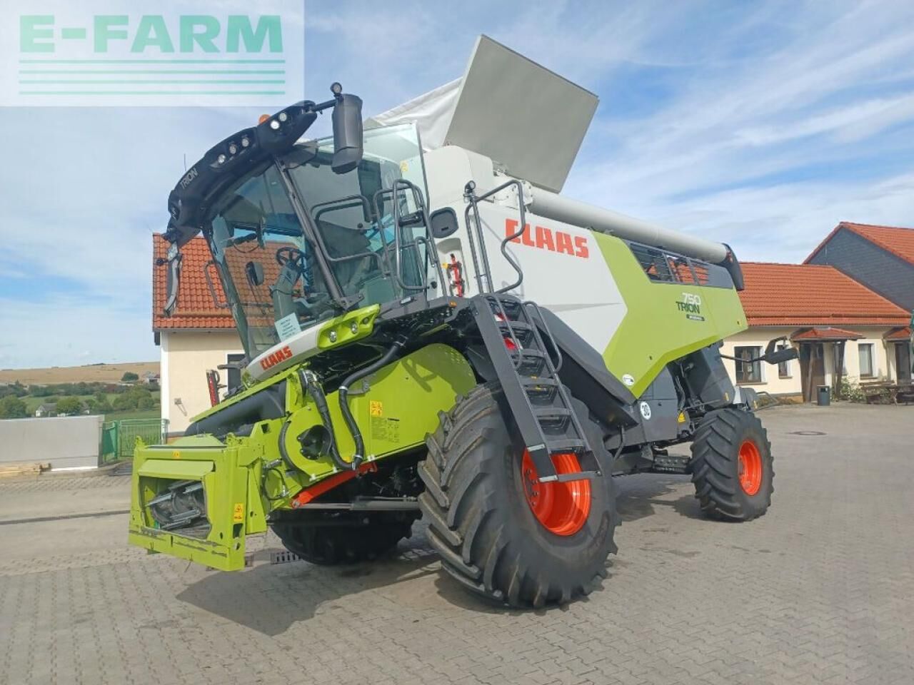 CLAAS trion 750 montana + v 770