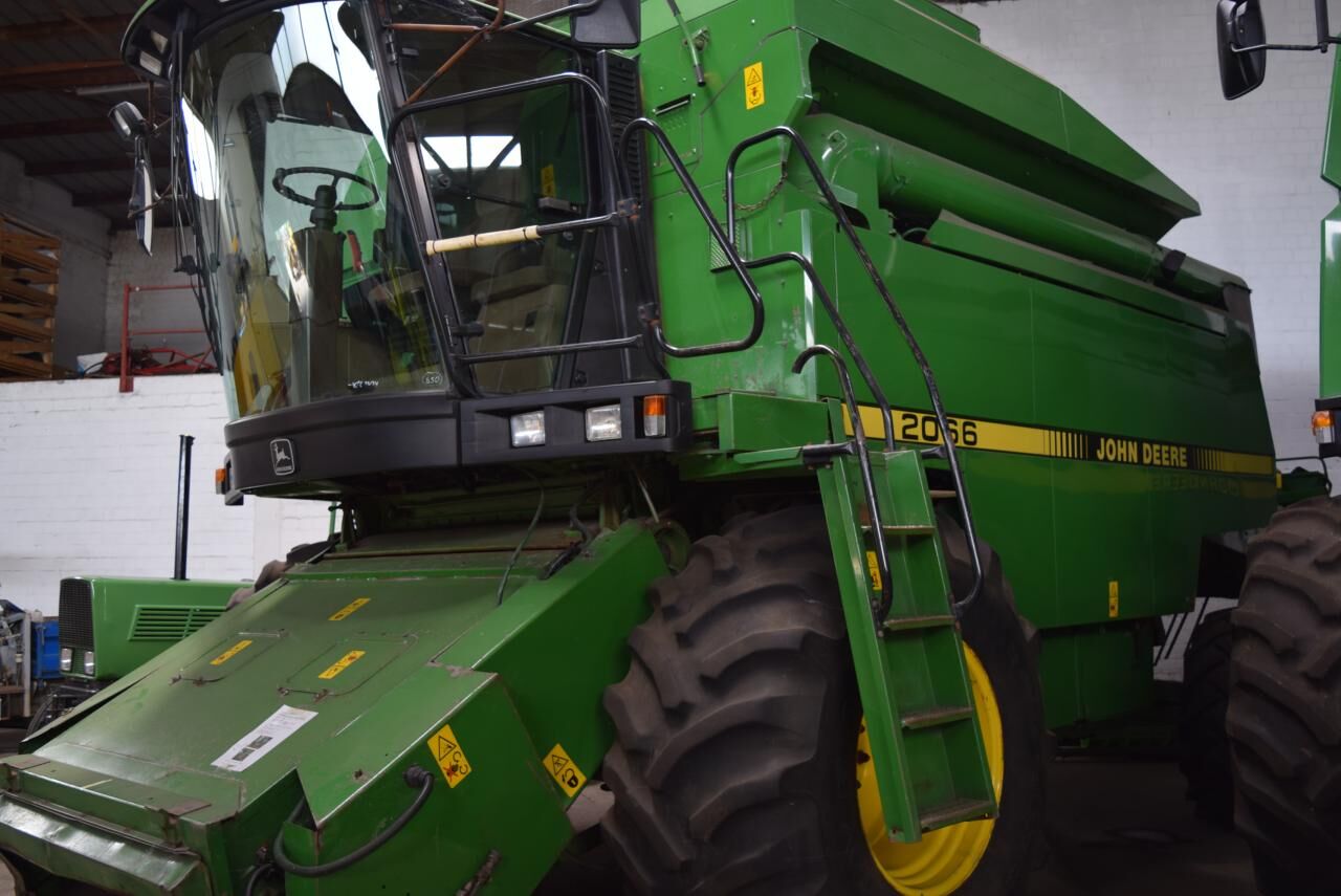 John Deere 2066
