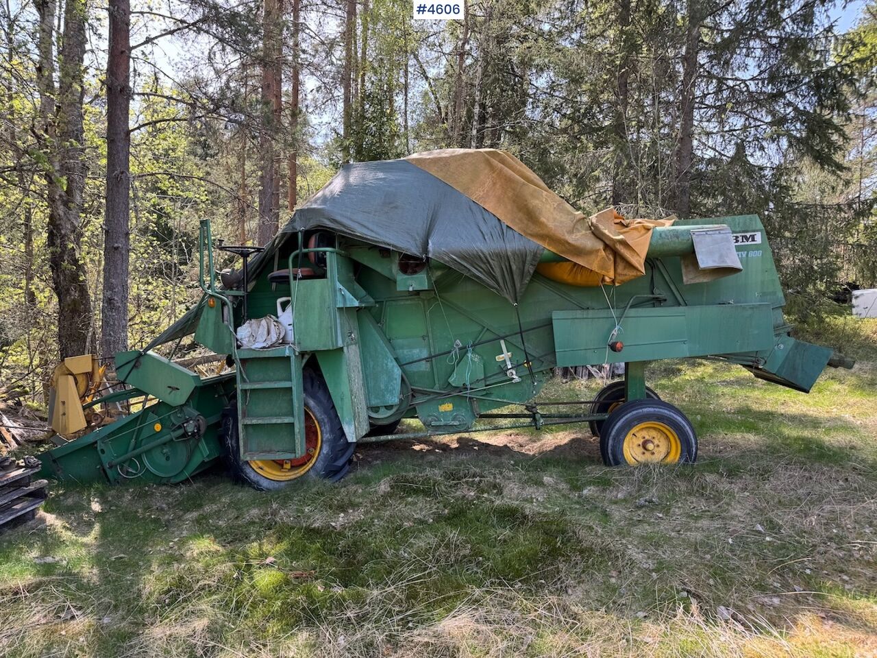 2 Volvo BM Aktiv 800 threshers