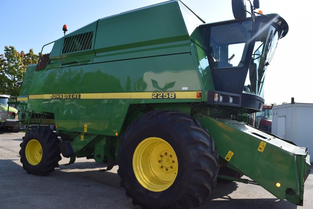 John Deere 2064
