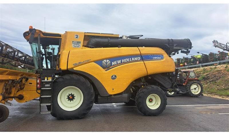 NEW HOLLAND CR9-90
