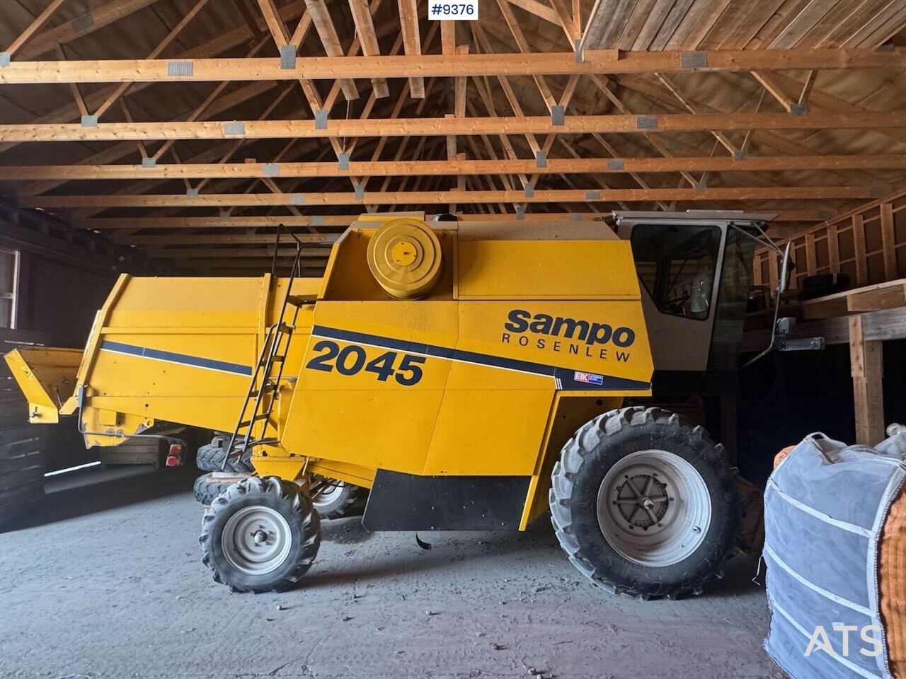 1995 Sampo Rosenlew SR 2045 Combine harvester