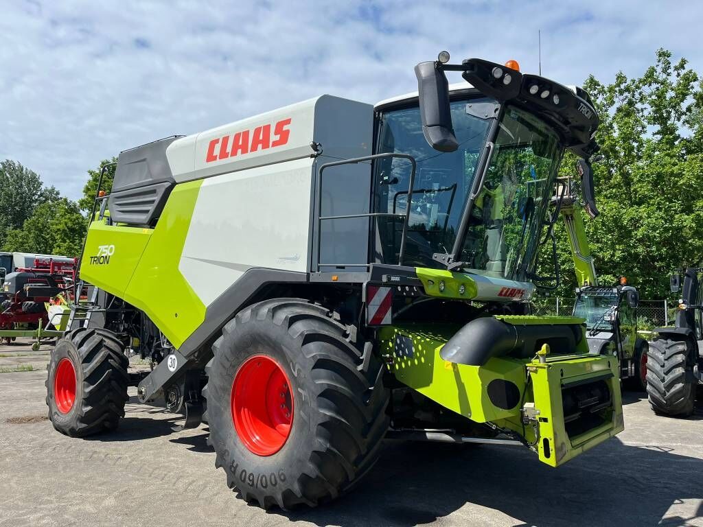 Claas Trion 750