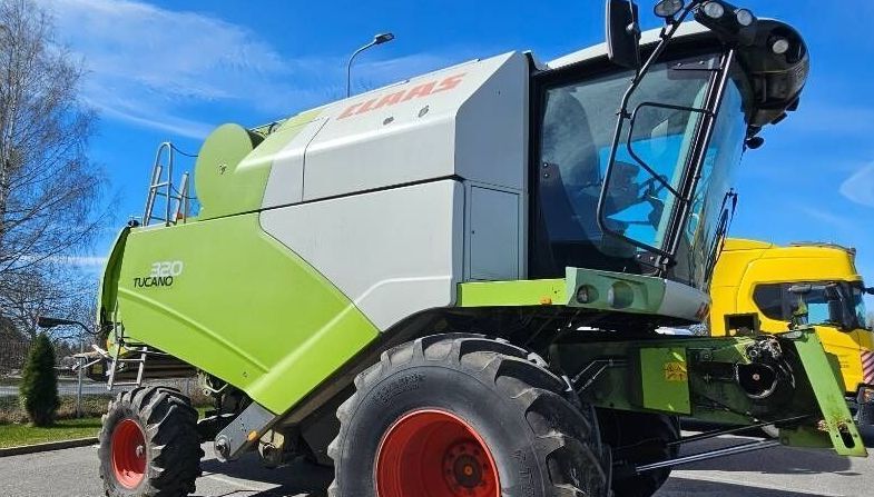 CLAAS Tucano 320