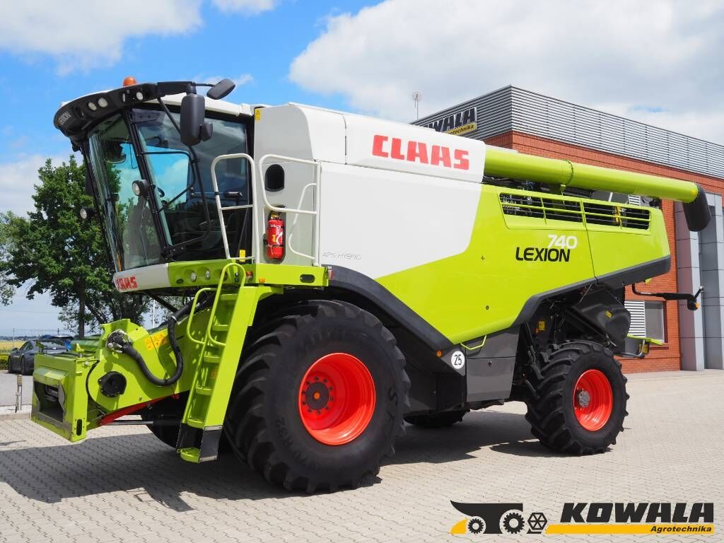 Claas Lexion 740 4x4 + V680