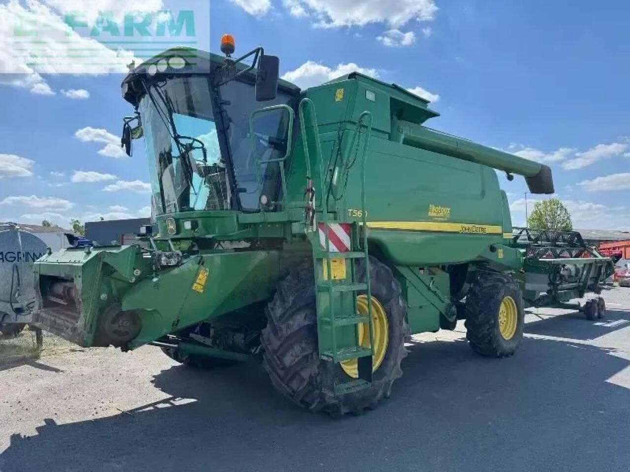 John Deere t560