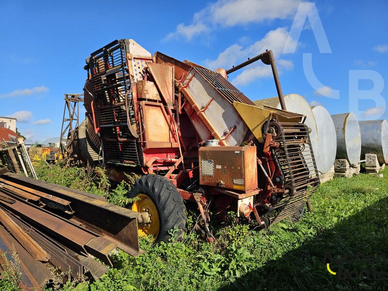 Tim Sugar beet harvester