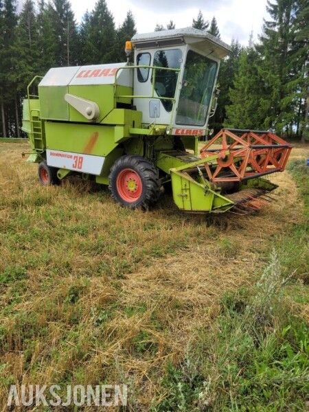 1984 Claas Dominator 38 Tresker, 2230 t, 270 cm skjærebord, halmkutter
