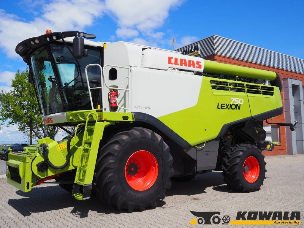 Claas Lexion 750 + V770