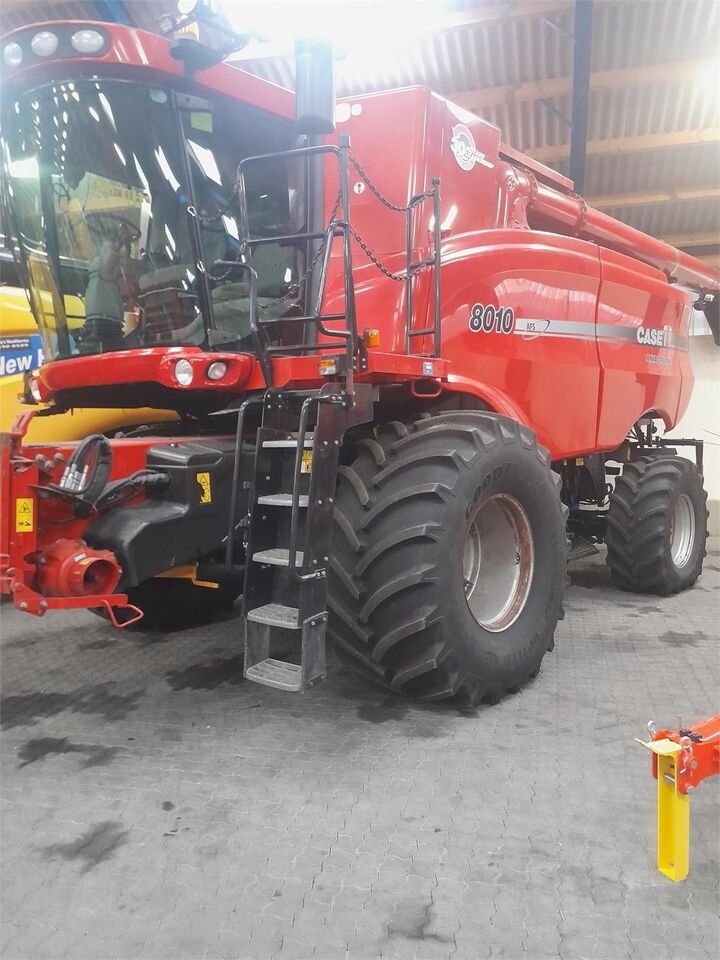 Case IH AXIAL FLOW 8010